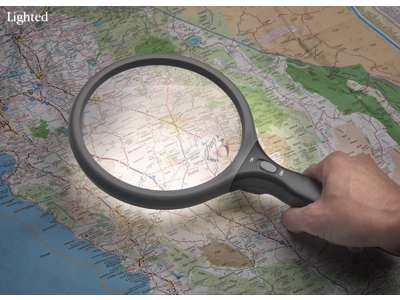 Förstoringsglas med inbyggd lampa.